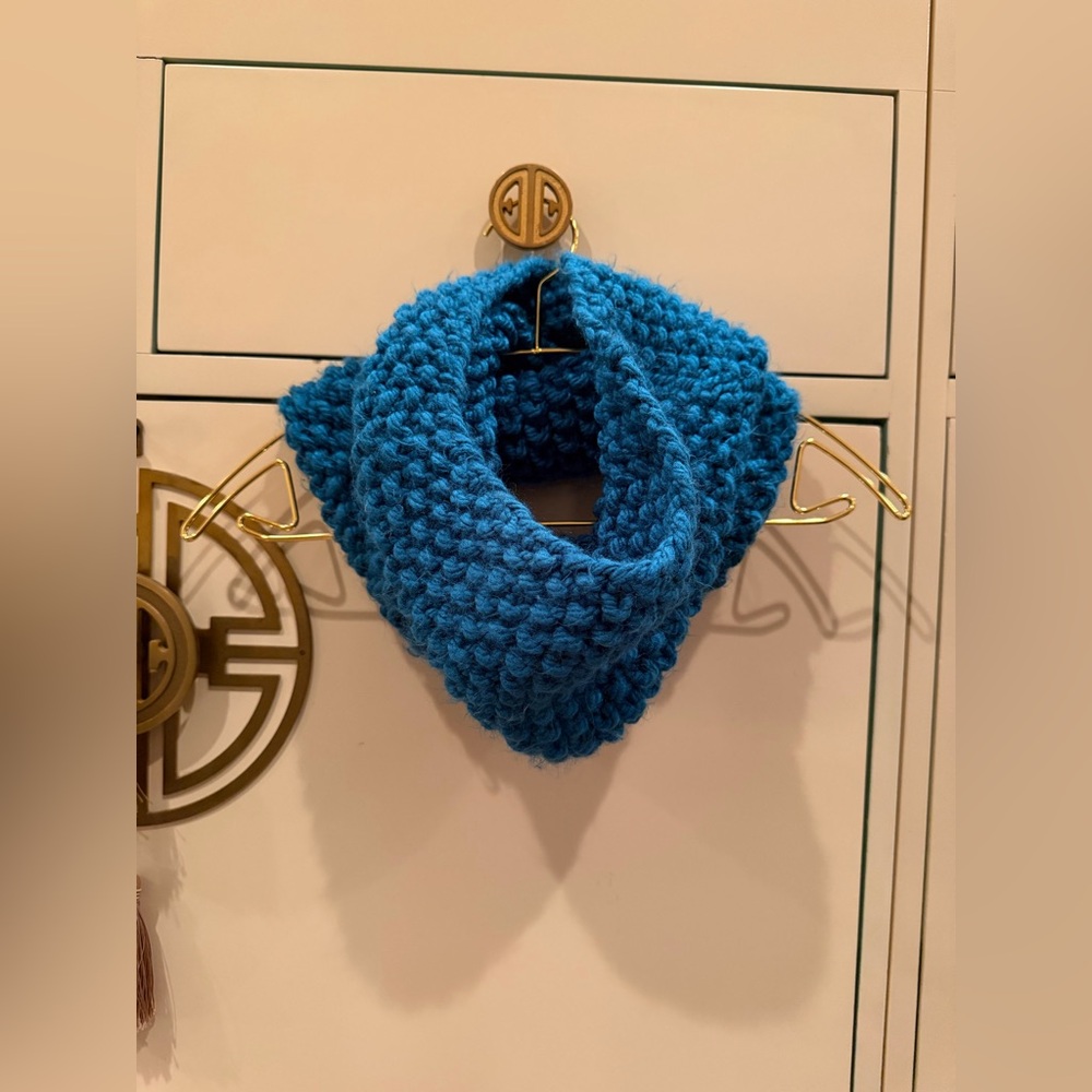 ChunkyIinfinity Knit Blue Scarf